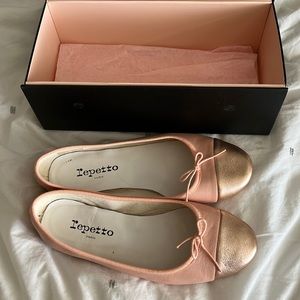 Repetto pink cap toed ballet flat Size 9. New condition